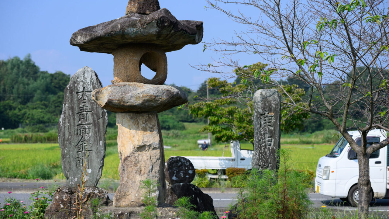 あまびき公衆トイレと田園風景